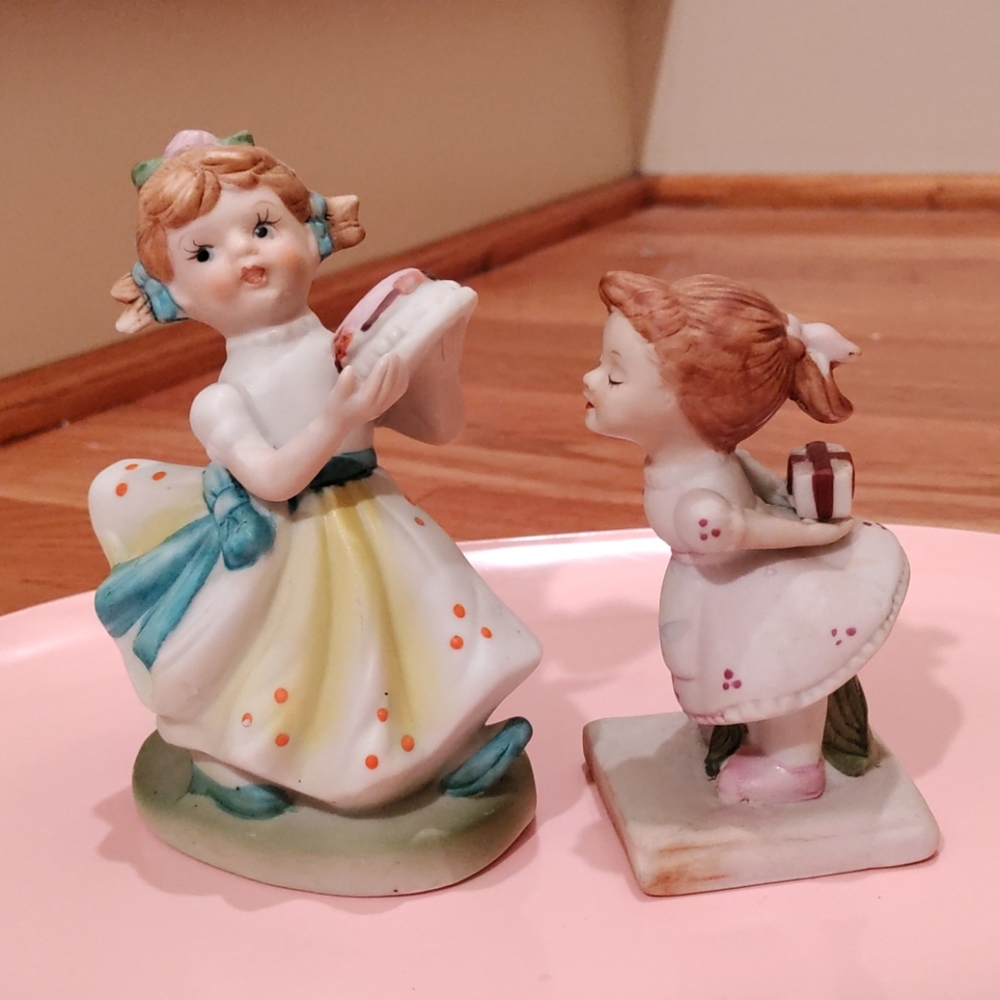 2 vintage figurines